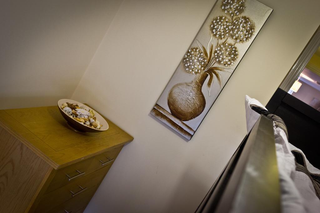 The Lindley Suite - Simple2Let Serviced Apartments Huddersfield Room photo