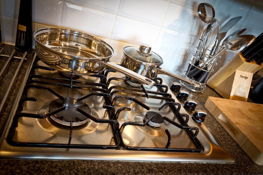 The Lindley Suite - Simple2Let Serviced Apartments Huddersfield Room photo