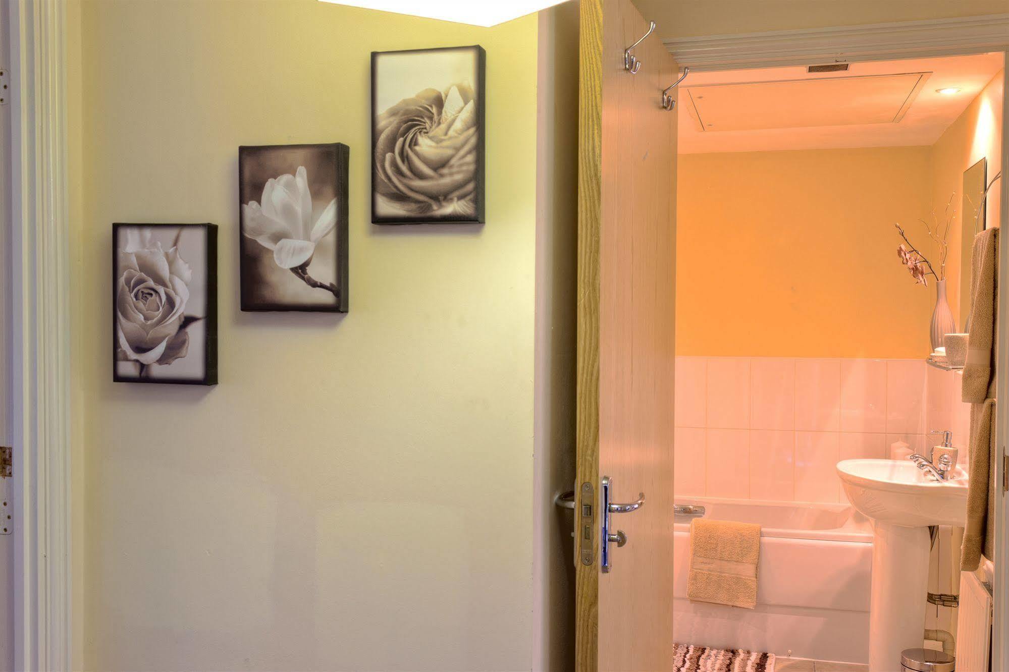 The Lindley Suite - Simple2Let Serviced Apartments Huddersfield Exterior photo