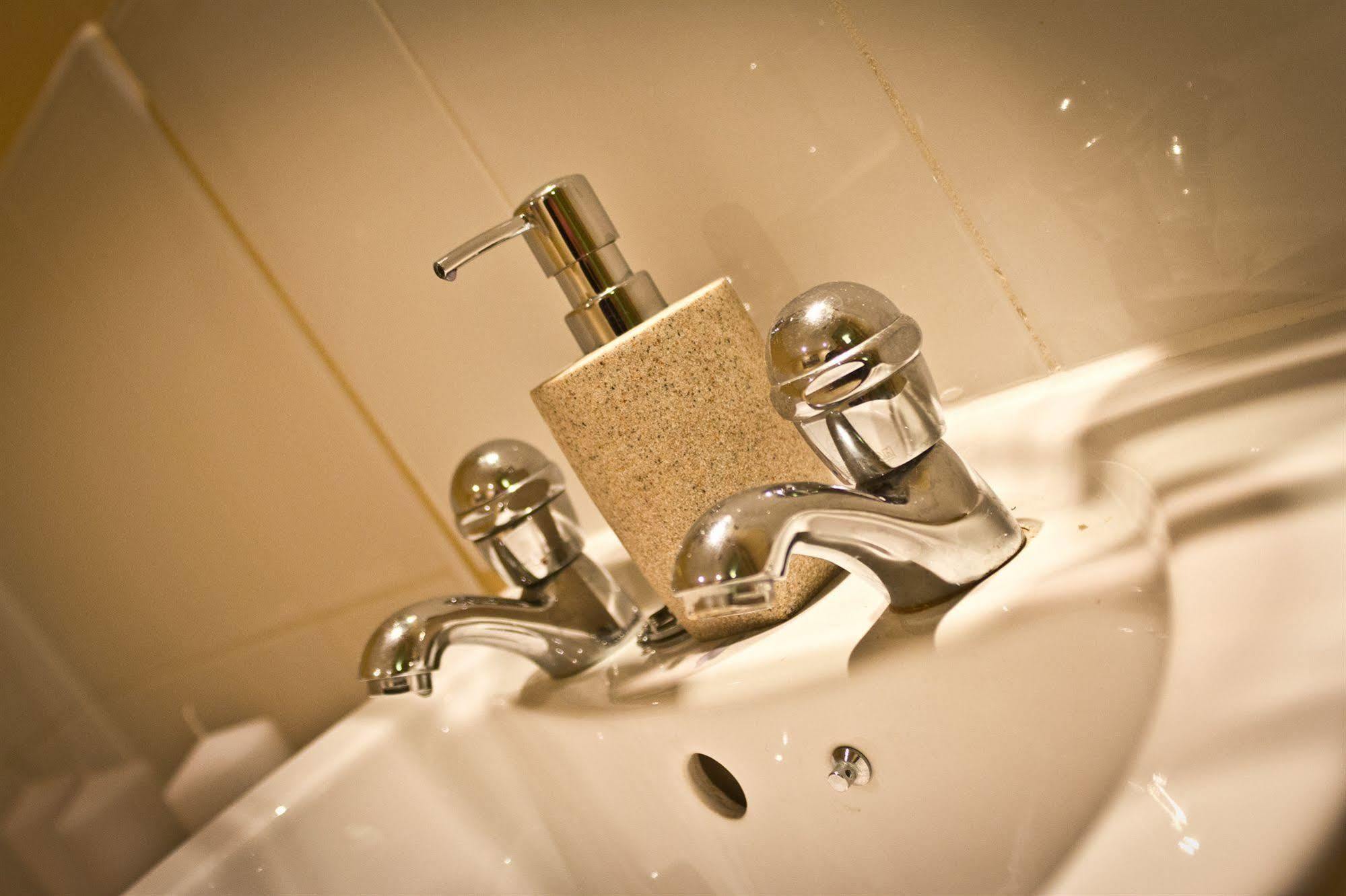 The Lindley Suite - Simple2Let Serviced Apartments Huddersfield Exterior photo