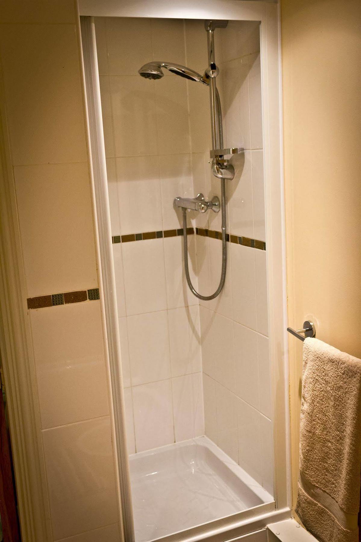 The Lindley Suite - Simple2Let Serviced Apartments Huddersfield Exterior photo