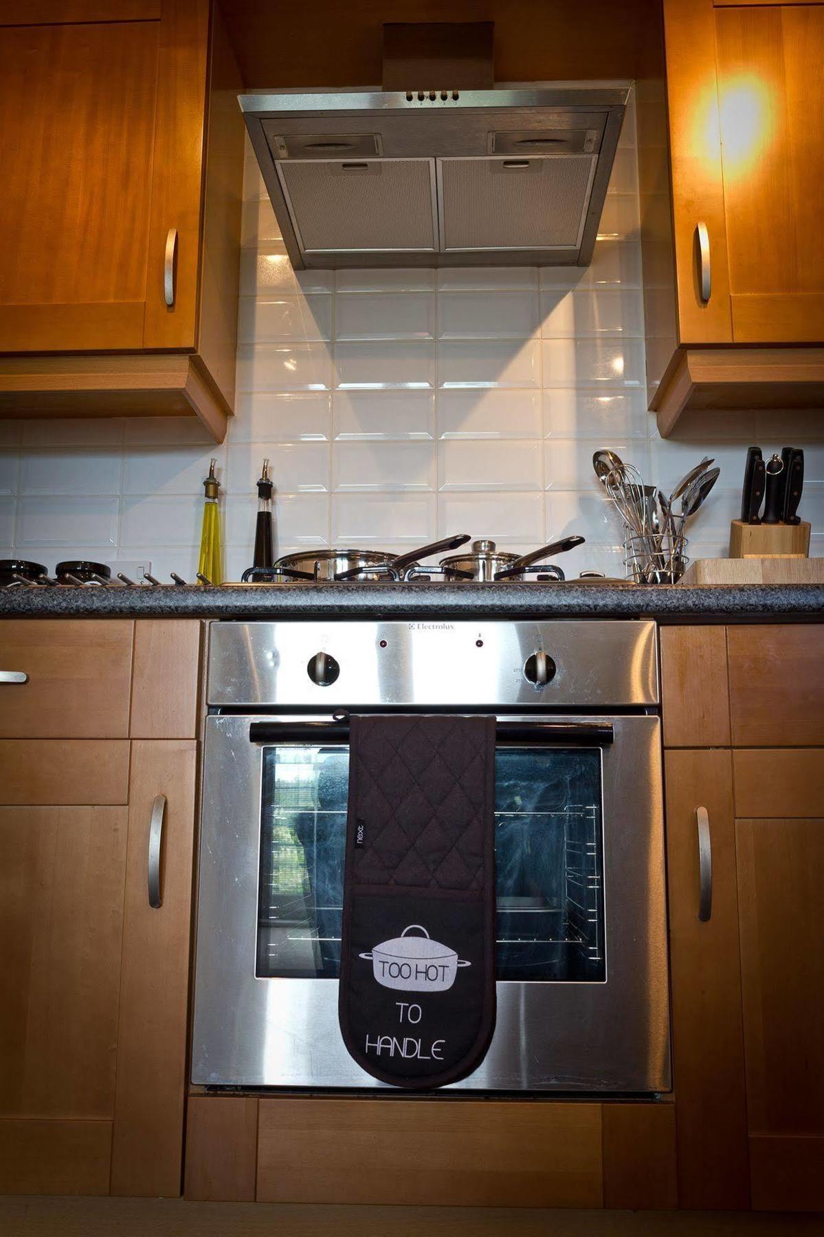 The Lindley Suite - Simple2Let Serviced Apartments Huddersfield Exterior photo